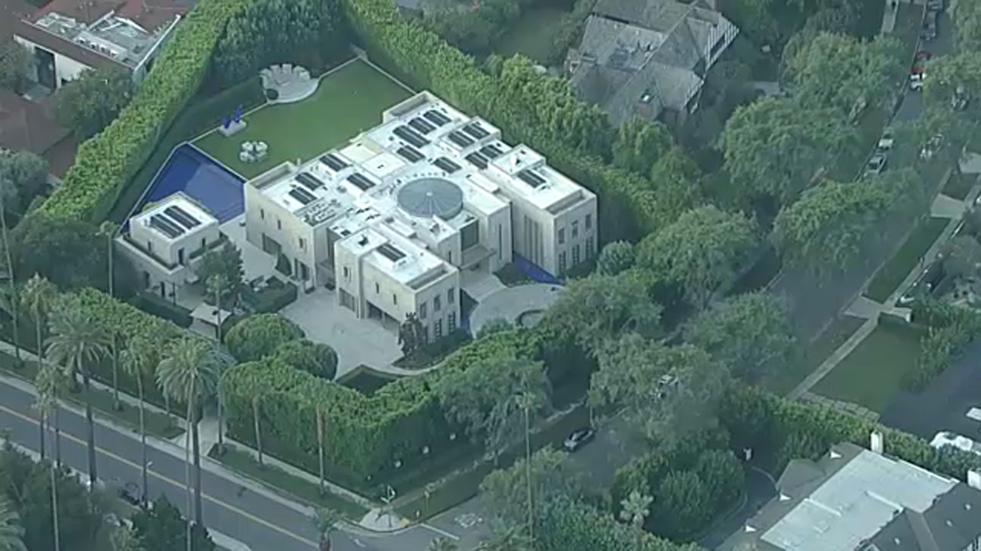 FBI serves search warrant tied to Eric Swalwell investigation at mansion in Beverly Hills
       — Barrington Community news
