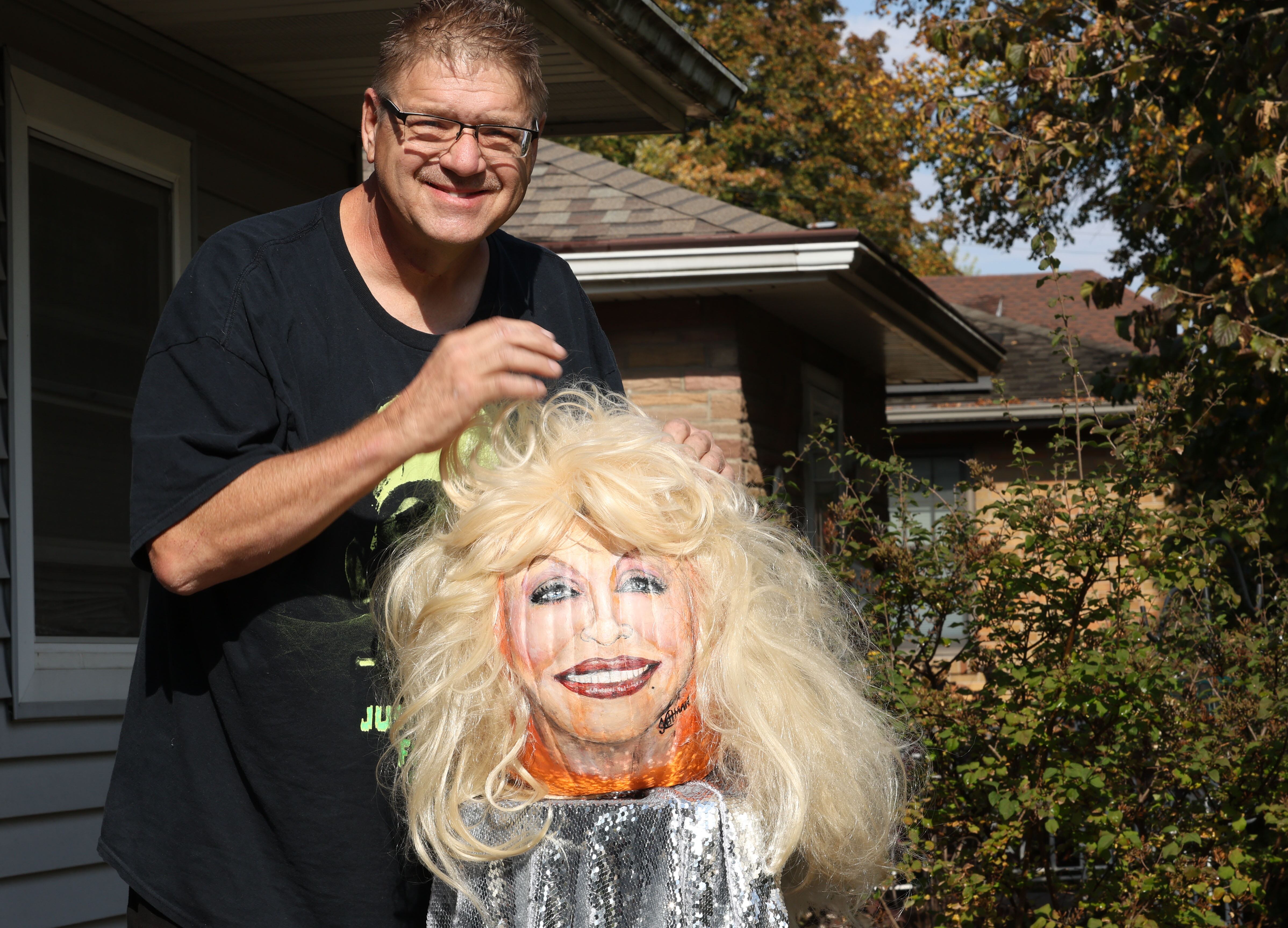 Photos: La Salle man turns pumpkin into Dolly Parton masterpiece — Shaw Local News Network