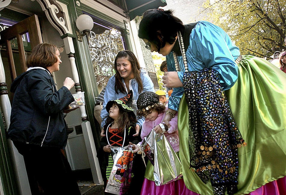 Halloween safety tips for trick-or-treaters, homeowners and drivers — Barrington Technology news